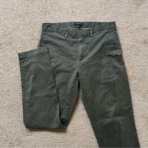 kevin love green pants